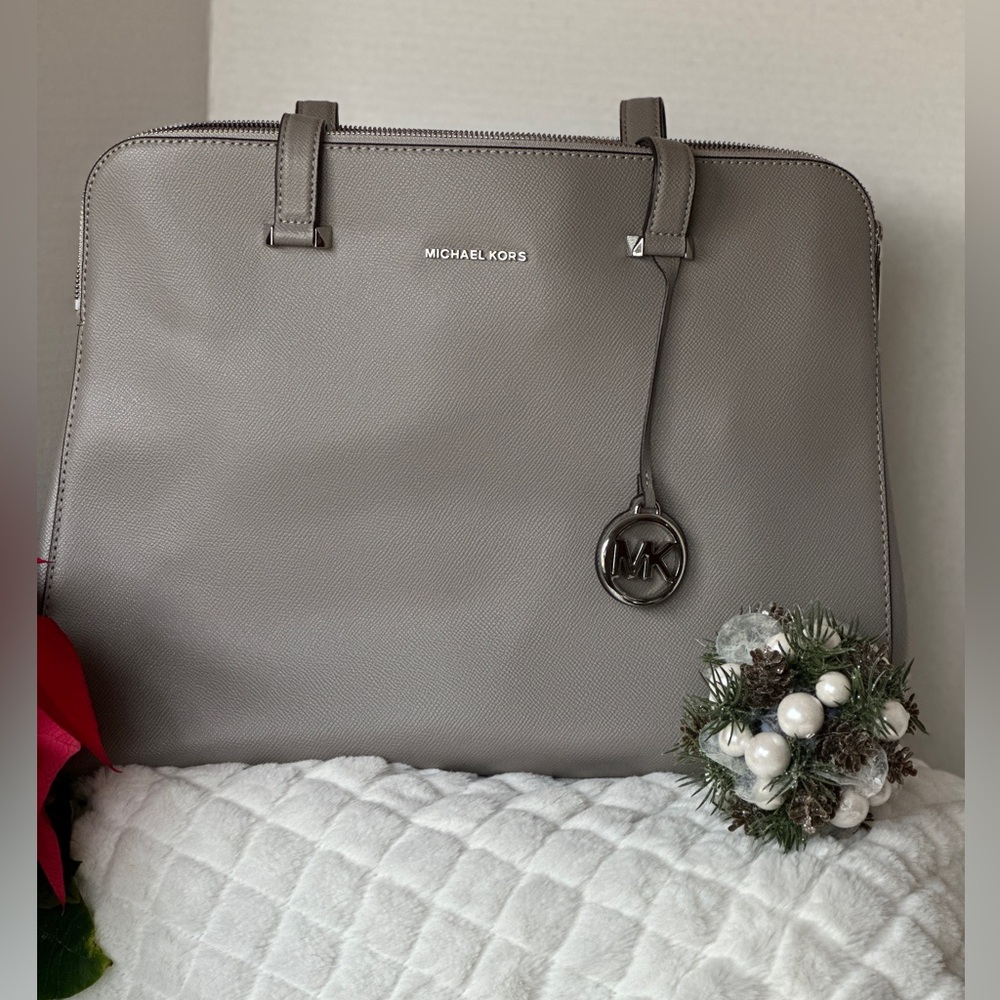 Michael Kors Elegant Gray Tote Bag